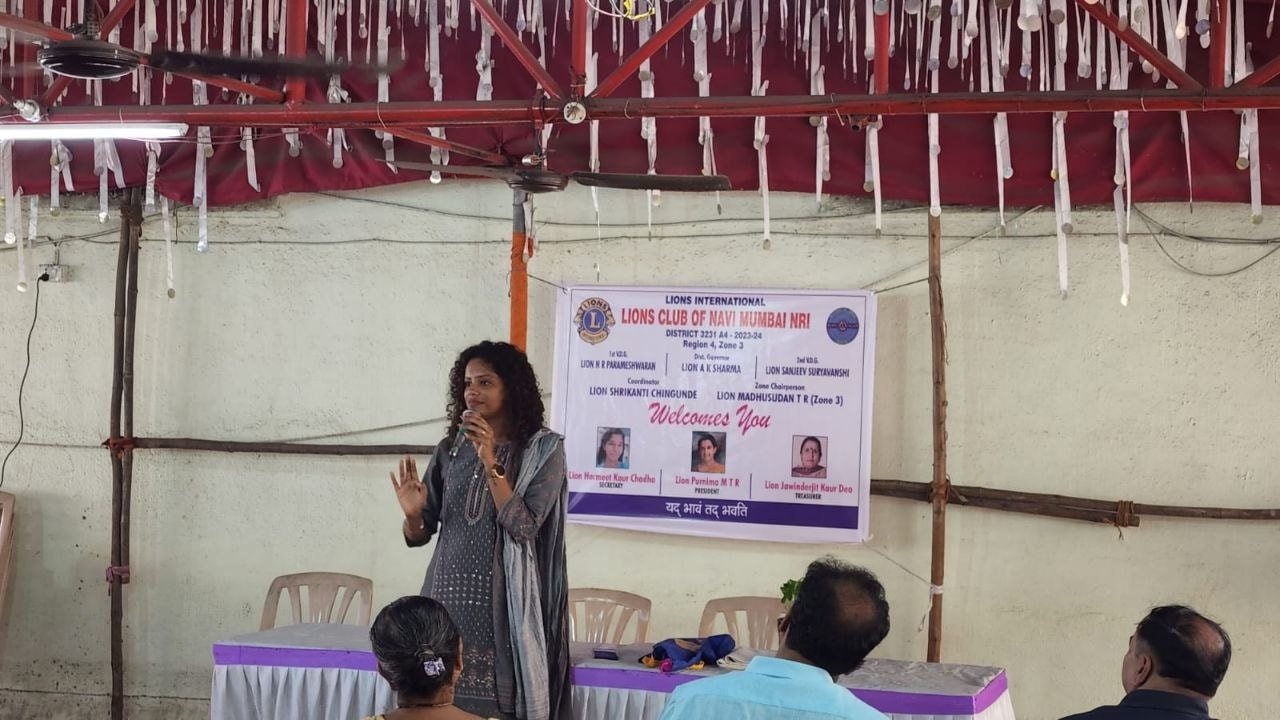 Dr Dalia speaking at Lions Club of Navi Mumbai NRI wellness talk