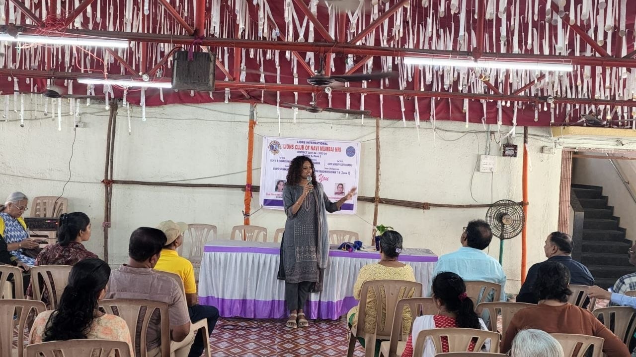 Dr Dalia addressing audience at community health workshop